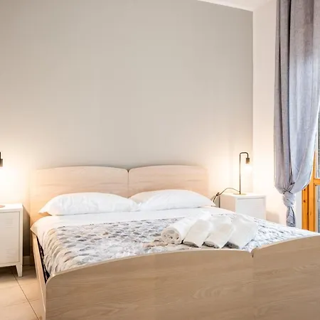 Guesthost - Luni Mare Modern Balcony Flat *