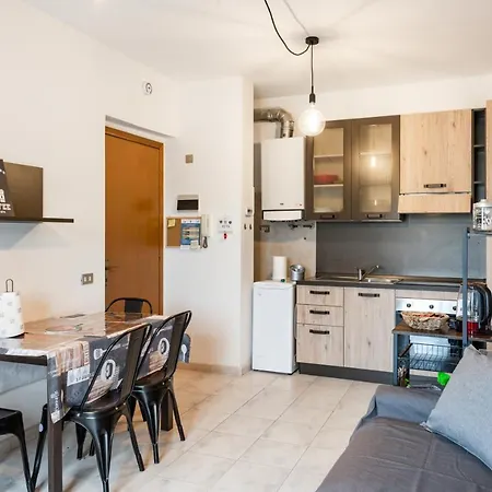 Apartmán Guesthost - Luni Mare Modern Balcony Flat