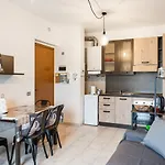 Appartement Guesthost - Luni Mare Modern Balcony Flat