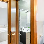 Guesthost - Luni Mare Modern Balcony Flat Apartamento *