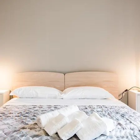 Guesthost - Luni Mare Modern Balcony Flat * Marinella di Sarzana